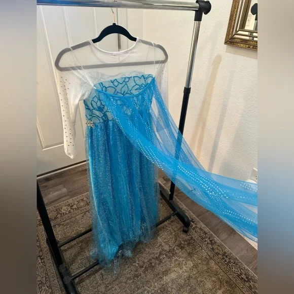 Size 7/8 Elsa Halloween dress with detachable cape and gloves. - Picture 4 of 8